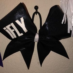 Cheerleading bow